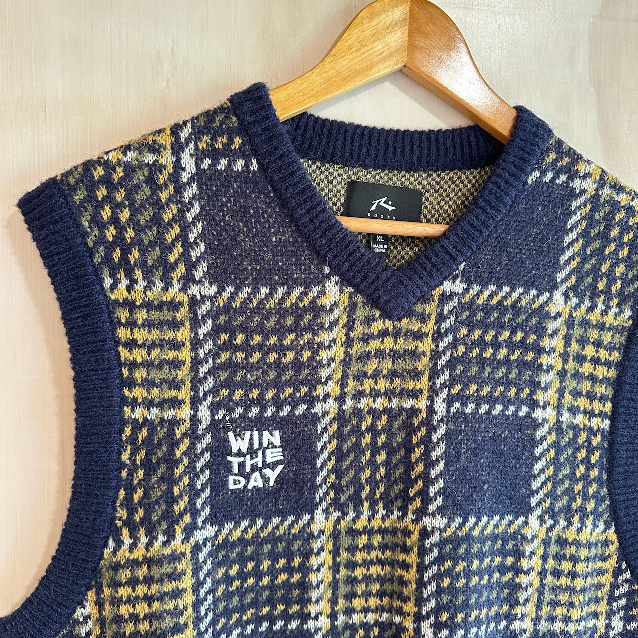 WIN THE DAY * RUSTY Golf Vest