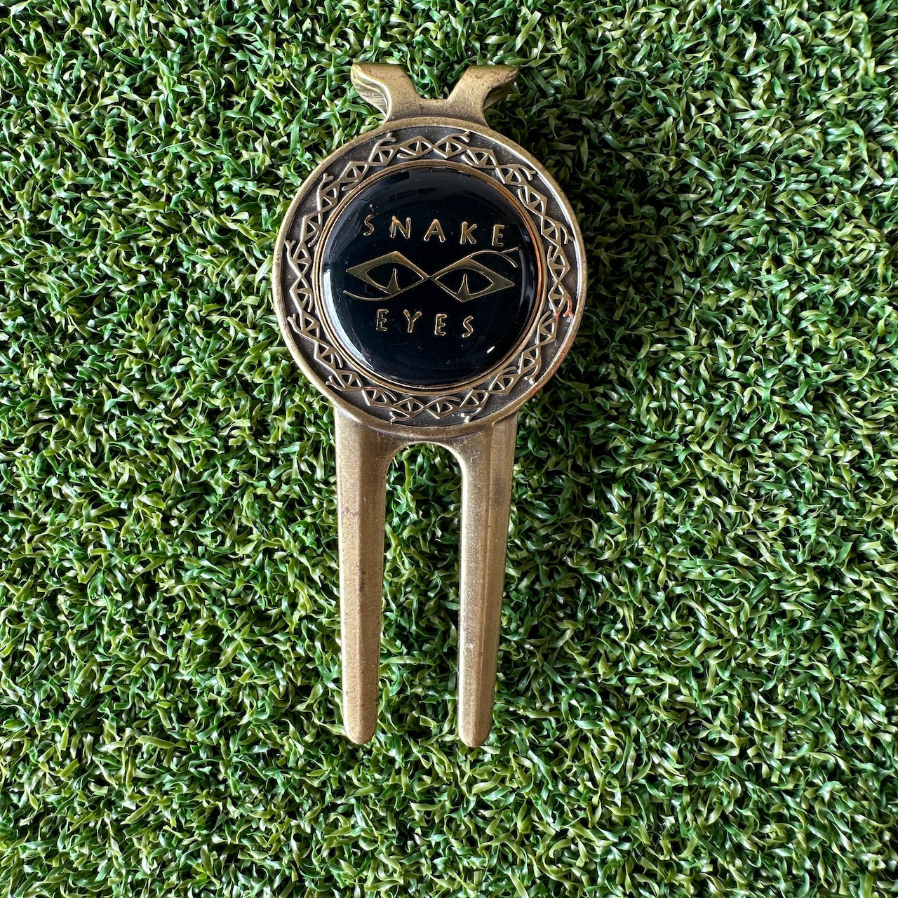 Vintage Snake Eyes Ball Marker & Golf Club Pitch Tool